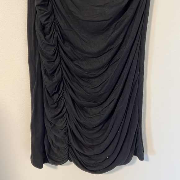 Roushed black dress - Picture 4 of 4